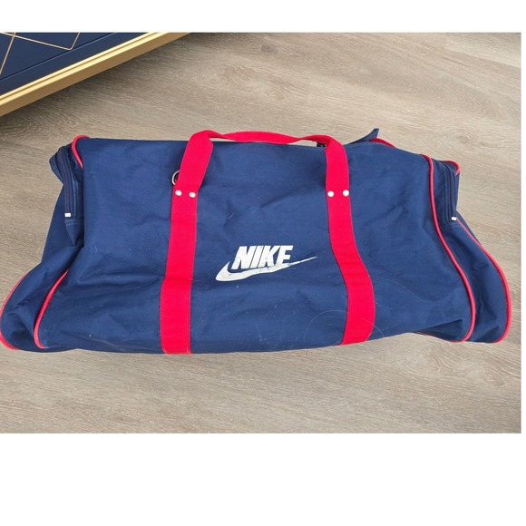 Vintage Nike Navy Red Duffle Bag Sports Gym Travel Gear Duffel Carry-On